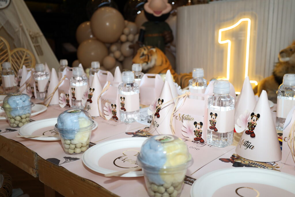 Šećerna vuna u kantici za Dečije Proslave