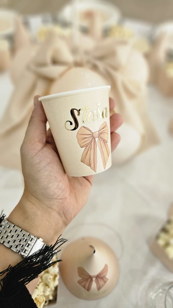 Bež bajka – Elegantna Dekoracija za Prvi Rođendan